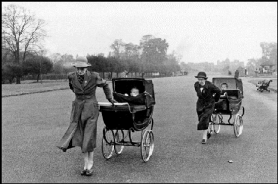 Nannies with baby carriages (London)Bruce Davidson
